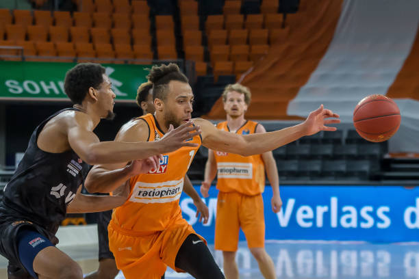 也强化了他 也强化了他